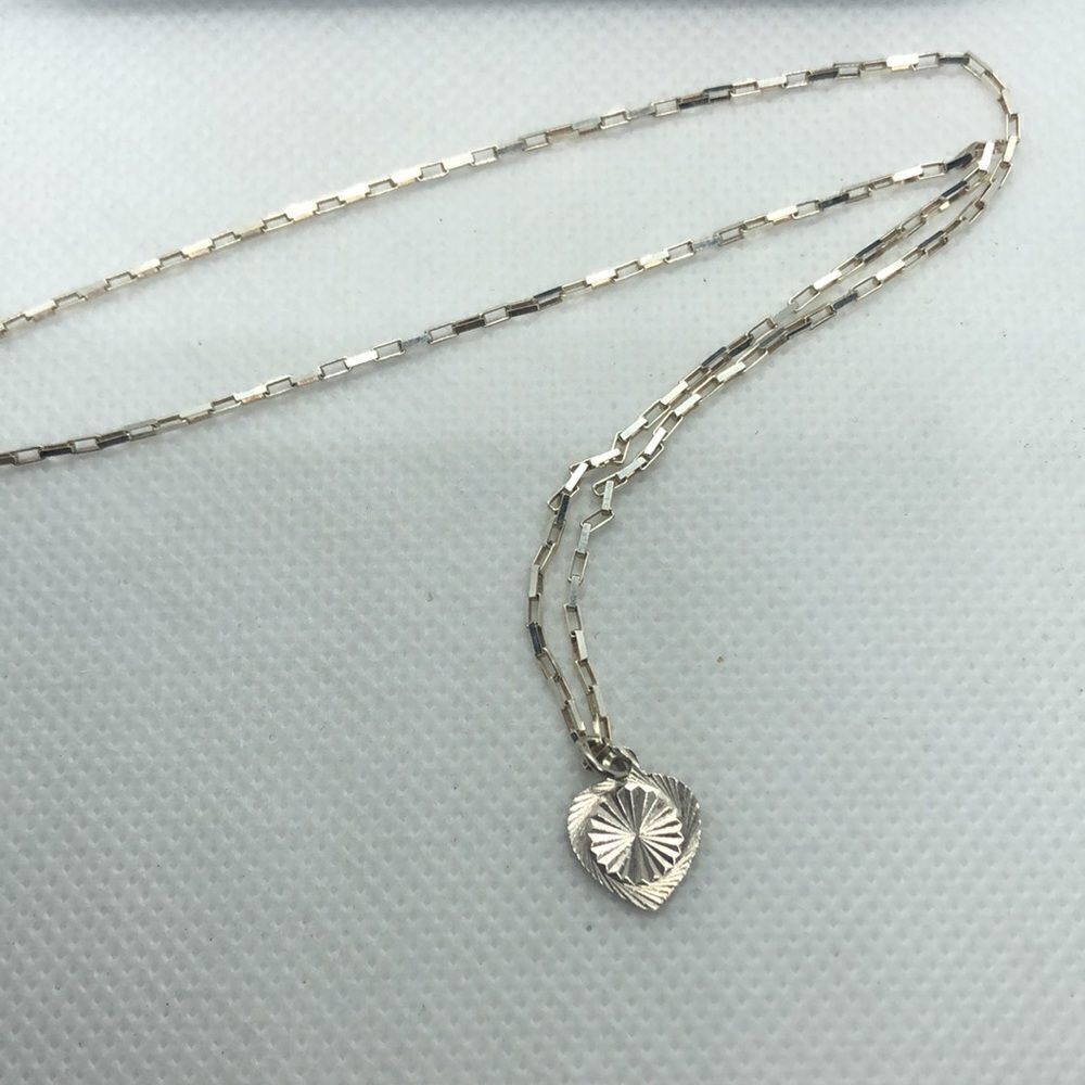 💛 Silver Reversible Heart Necklace - Picture 5 of 5